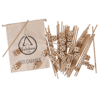 Fort building kit contents showing 72 beech wood clips and connector rods laid out, 1001 Cabanes Écureuil pieces for larger indoor dens, tunnels and multi-room constructions