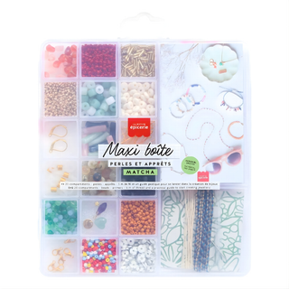 Kit per creare gioielli per bambini con perline heishi color verde matcha e in tonalità neutre, ciondoli e cordoncino elastico, set creativo La Petite Épicerie per bambini dai 6 anni in su