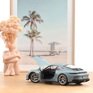 Porsche 911 S/T 2023 Meissen Blue 1:18