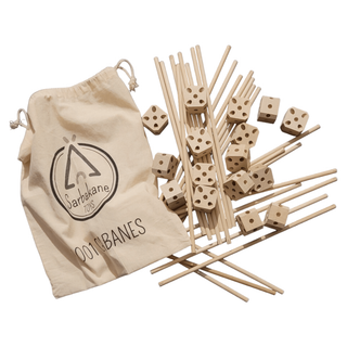 Den building kit contents showing 43 beech wood clips and connector rods laid out, 1001 Cabanes Libellule pieces for creating indoor forts with household fabrics and bed sheets