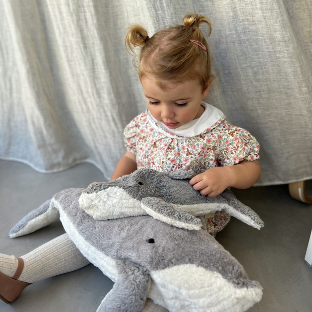 Large Cuddly Whale: Eco-Friendly Soft Toy and Heating Pillow