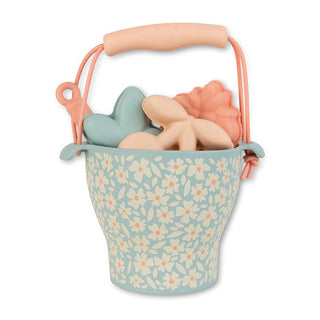 Silicone beach toy set for kids with bucket, spade and moulds, Swim Essentials Florish design, squashable and easy to pack for sand play
